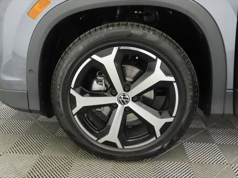 New 2026 Volkswagen Tiguan SE image 28