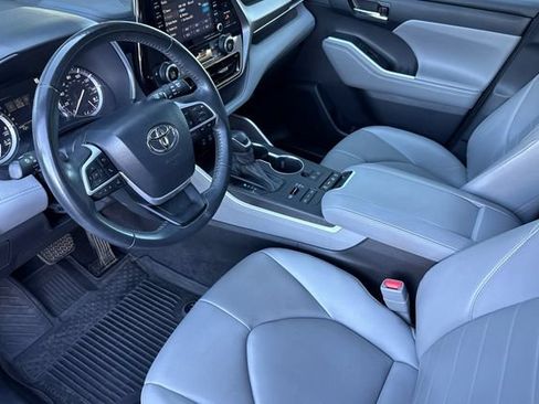 Used 2022 Toyota Highlander XLE AWD/4WD image 12