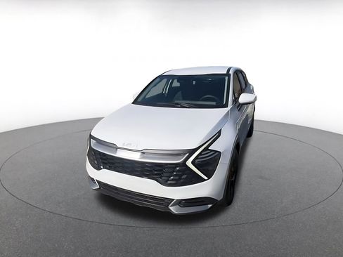 Used 2025 Kia Sportage LX image 7