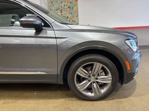 Used 2021 Volkswagen Tiguan SEL AWD/4WD image 58