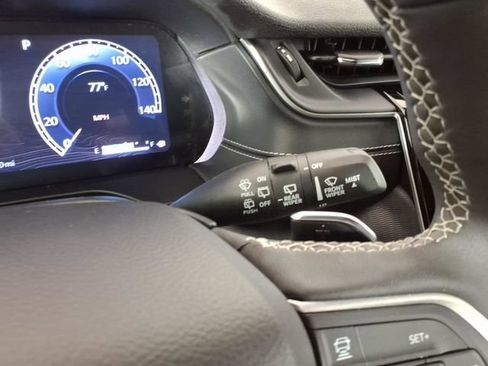 Used 2024 Jeep Grand Cherokee Altitude AWD/4WD image 19