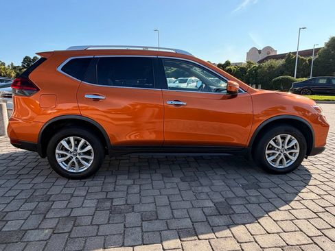 Used 2019 Nissan Rogue SV AWD/4WD image 7