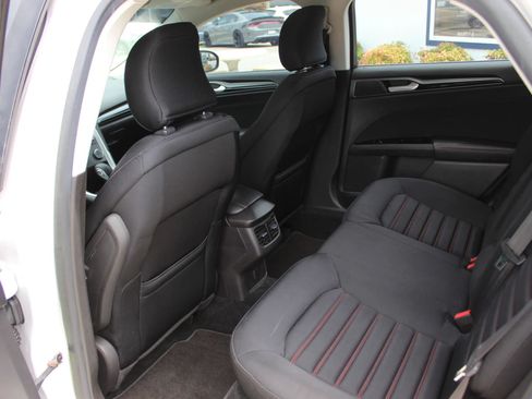 Used 2015 Ford Fusion SE w/ Equipment Group 201A FWD image 19