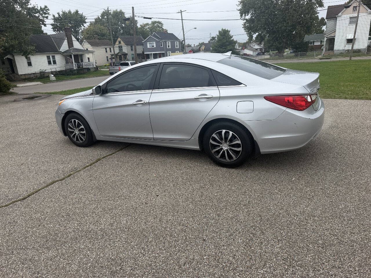 Used 2012 Hyundai Sonata GLS FWD image 2