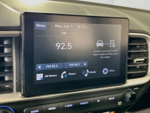 Used 2023 Hyundai Venue SEL FWD image 14