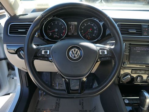 Used 2016 Volkswagen Jetta SEL image 16