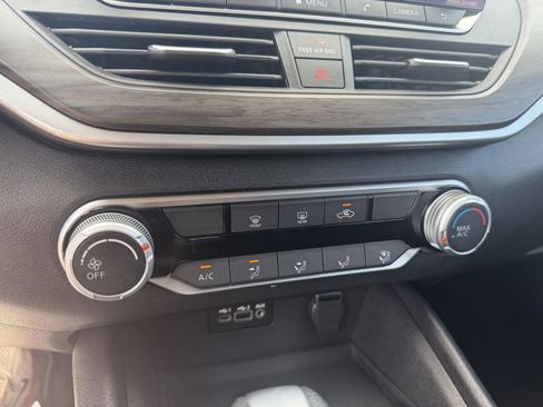 Used 2025 Nissan Altima 2.5 SV FWD image 26