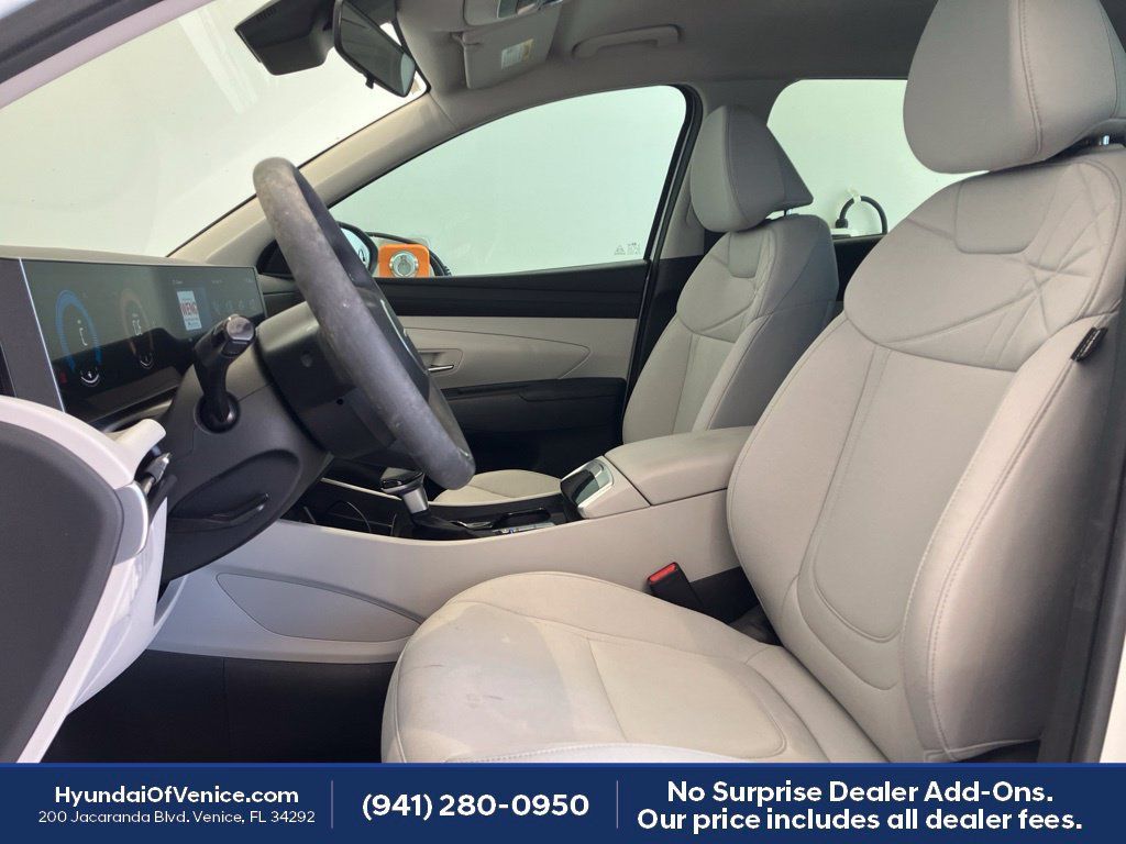 Used 2025 Hyundai Tucson SE FWD image 2
