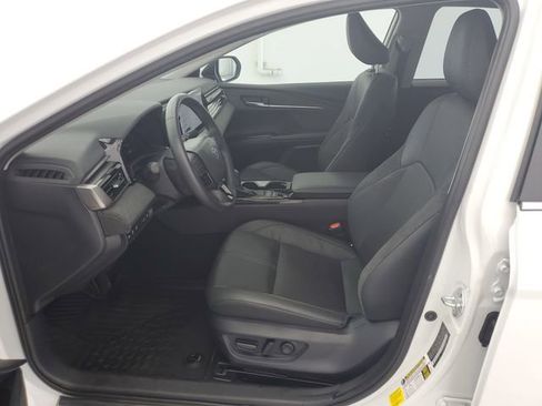 Used 2025 Toyota Camry XLE FWD image 18