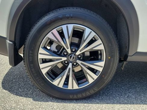 Used 2023 Nissan Rogue SV FWD image 5