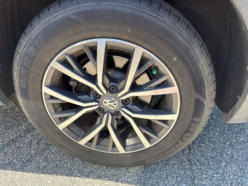 Used 2019 Volkswagen Tiguan SE image 9