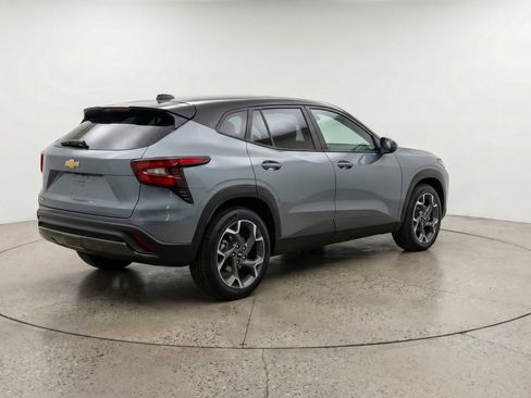 Used 2025 Chevrolet Trax LT image 9