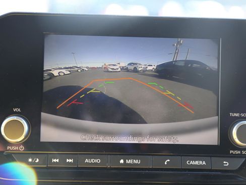 Used 2024 Nissan Pathfinder SV image 16