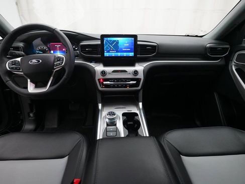 Used 2023 Ford Explorer XLT w/ Equipment Group 202A image 5