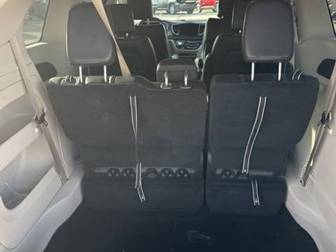 Used 2024 Chrysler Pacifica Touring-L image 10