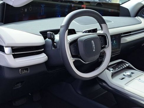 New 2026 Lincoln Navigator L Premier AWD/4WD image 34
