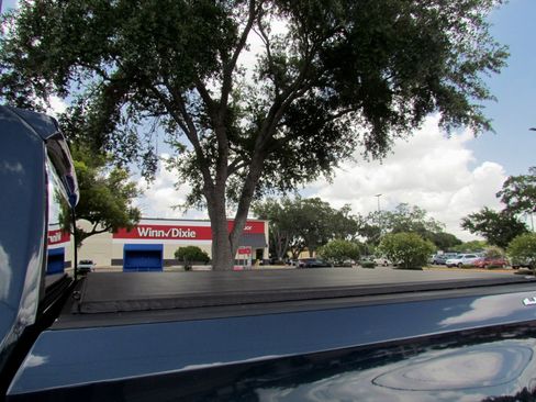 Used 2020 GMC Sierra 1500 SLE w/ SLE Value Package image 15