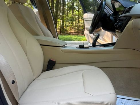 Used 2013 BMW 320i Sedan RWD image 13