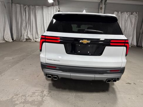 Used 2025 Chevrolet Traverse LT FWD image 6