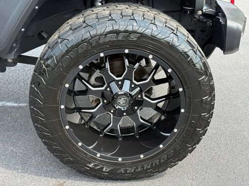 Used 2021 Jeep Wrangler Unlimited Rubicon w/ LED Lighting Group AWD/4WD image 31