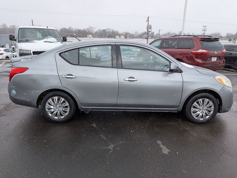 Used 2014 Nissan Versa SV image 8