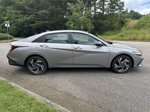 New 2025 Hyundai Elantra SEL image 4