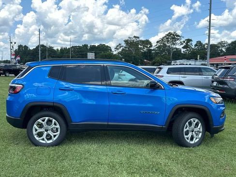 New 2025 Jeep Compass Latitude image 9