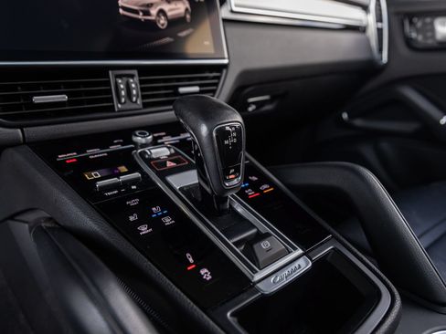 Certified 2023 Porsche Cayenne Platinum Edition AWD/4WD image 33