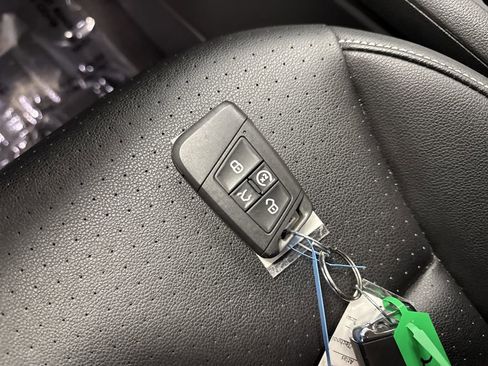 Used 2023 Volkswagen Atlas SE w/ Black Wheel Package image 25