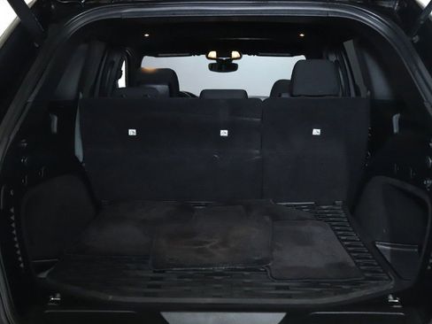 Used 2019 Jeep Grand Cherokee Laredo image 33