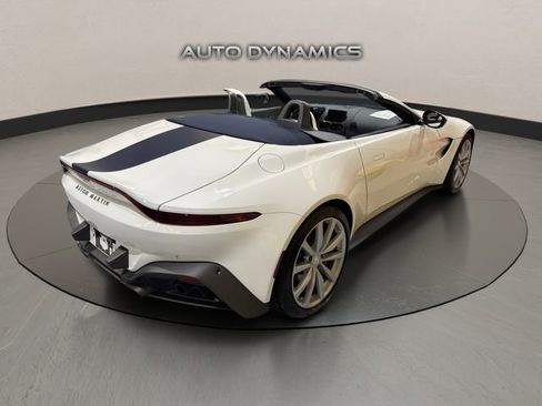 Used 2023 Aston Martin V8 Vantage Roadster RWD image 4