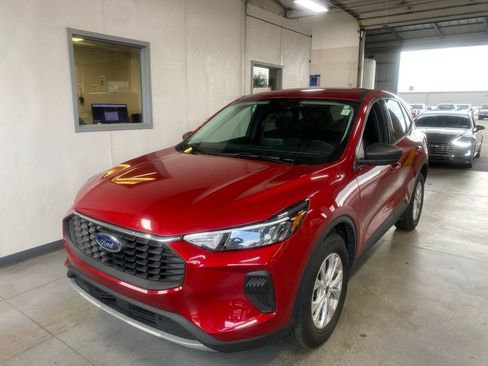 Used 2023 Ford Escape Active AWD/4WD image 2
