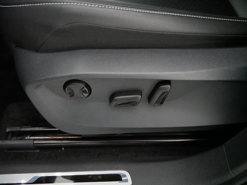 Certified 2024 Volkswagen Tiguan SE R-Line image 20