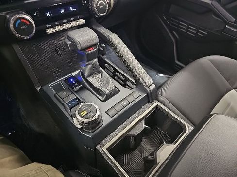 Certified 2025 Toyota Tacoma TRD Off-Road AWD/4WD image 22