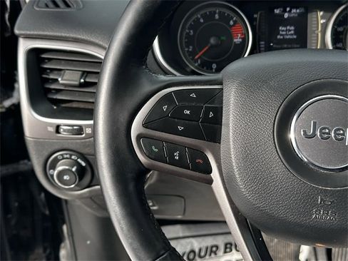 Used 2021 Jeep Cherokee Latitude Plus image 13