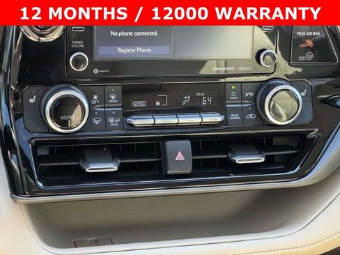 Used 2022 Toyota Highlander XLE image 16