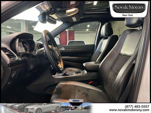 Used 2022 Jeep Grand Cherokee Laredo X image 12