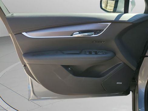 New 2025 Cadillac XT6 Luxury image 28