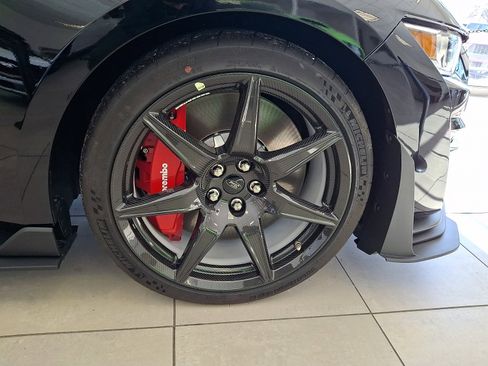 Used 2020 Ford Mustang Shelby GT500 w/ Carbon Fiber Track Pack image 9