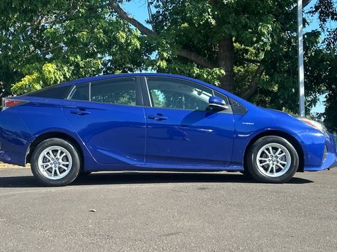 Used 2017 Toyota Prius Two FWD image 8