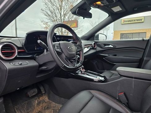 Used 2024 Chevrolet Trax RS w/ Sunroof Package image 11