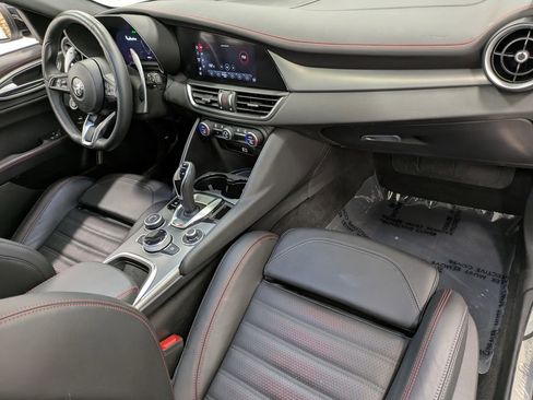 Used 2025 Alfa Romeo Giulia AWD w/ Driving Assist Package image 30