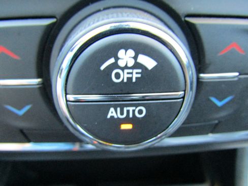 Used 2022 Jeep Cherokee Limited AWD/4WD image 31
