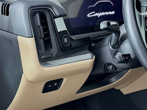 Certified 2024 Porsche Cayenne AWD/4WD image 11
