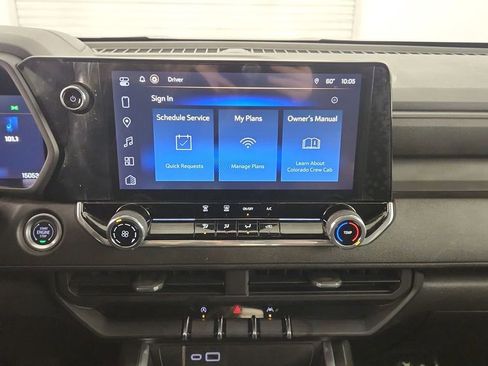 Used 2024 Chevrolet Colorado Trail Boss w/ Technology Package image 12