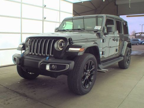 Used 2022 Jeep Wrangler Unlimited Sahara image 1