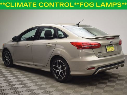 Used 2016 Ford Focus SE w/ SE Sport Package image 4