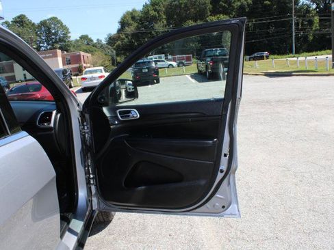 Used 2021 Jeep Grand Cherokee Laredo X image 27