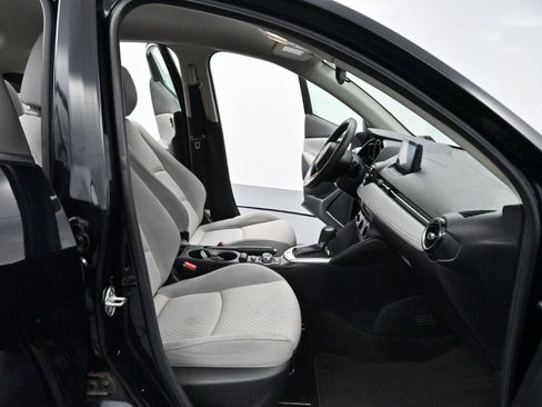 Used 2020 Toyota Yaris LE image 28