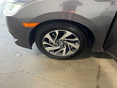 Used 2018 Honda Civic EX image 29
